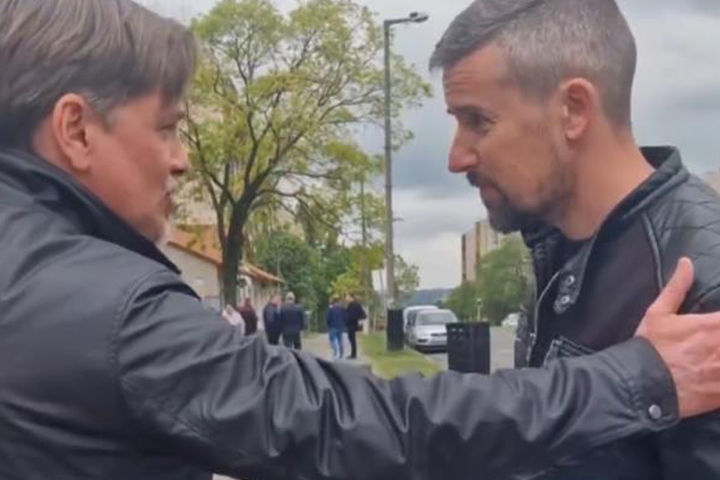 Tóth-Szántai József és Jakab Péter. Megható pillanatok. Forrás: Jakab Péter –Nép Pártján Facebook oldala.