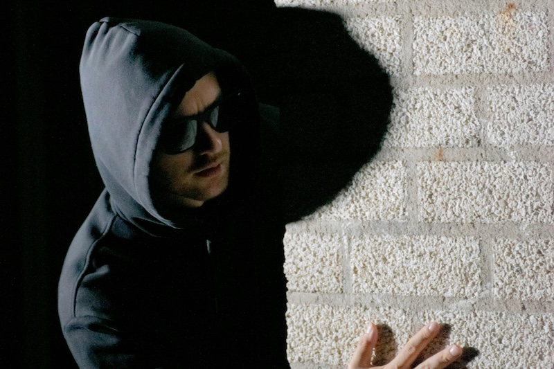 betörő