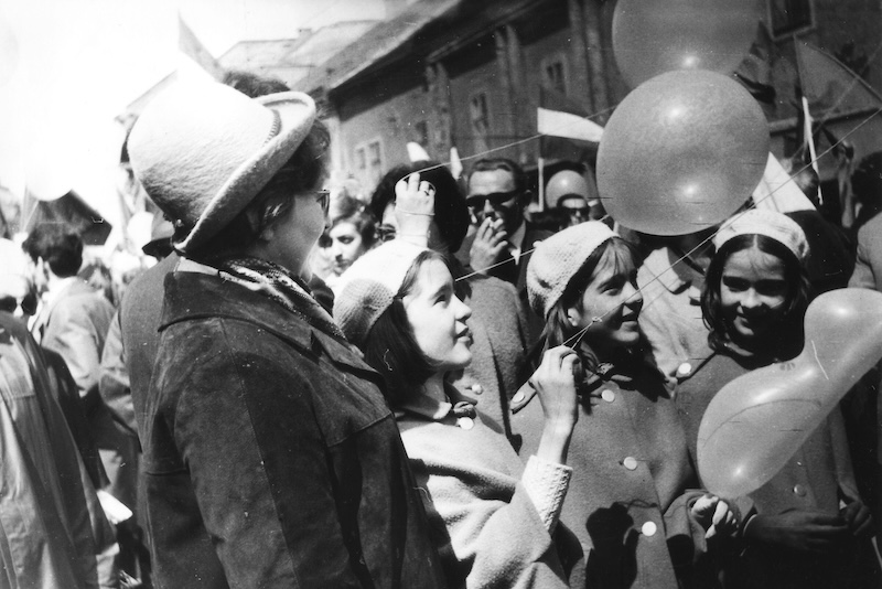 Május 1. Miskolcon 1970-ben, a Széchenyi és a Kossuth Lajos utca sarkán - Forrás: Fortepan / Ötvös Gergely