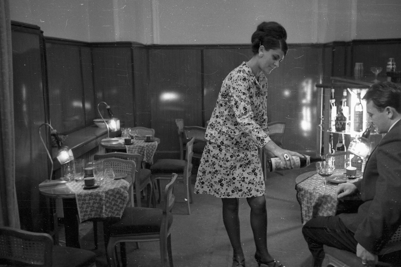 A Korona Szálló bárja 1967-ben
